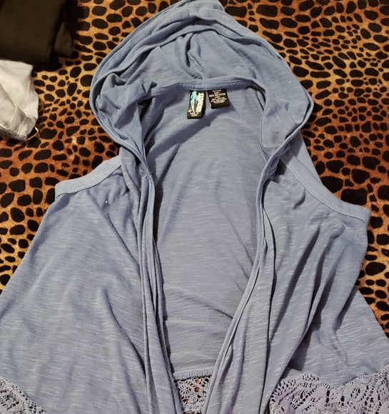 Weavers Tops - Hooded sleeveless top Weavers Tops - Hooded sleeveless top